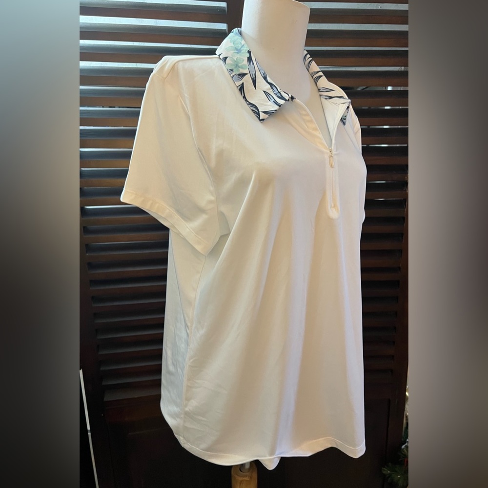 Tommy Bahama Golf 1/4 Zip  Stretch Polo 21 inches pit to pit, 24 inches long.
